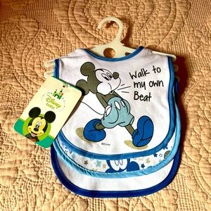 A PACK OF 3 MICKEY MOUSE BABY BOY BIBS